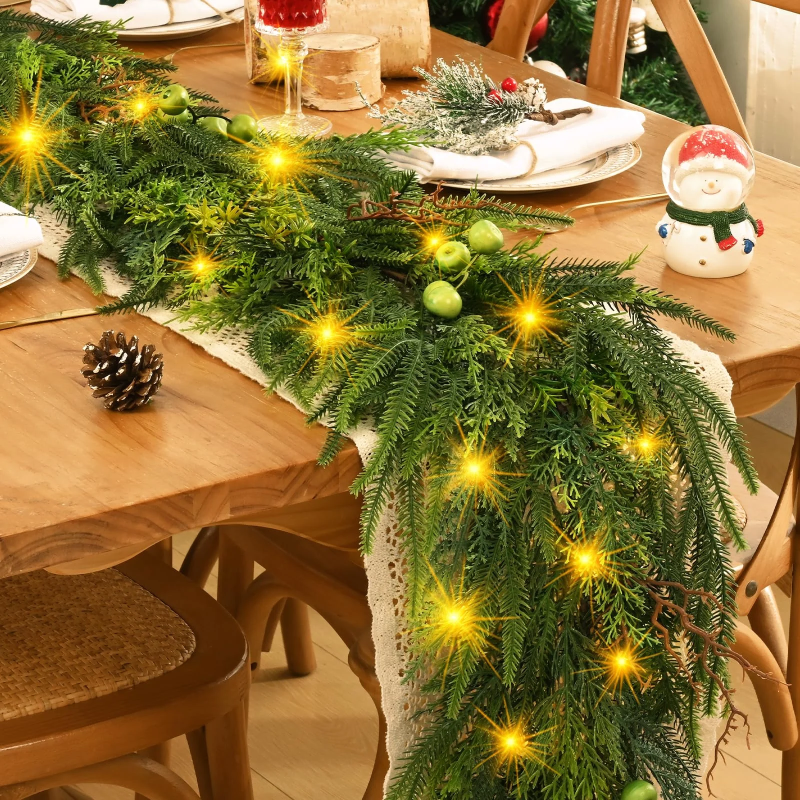 Elegant Green Berry Christmas Garland for Indoor and Outdoor Decoration Elegant Green Berry Christmas Garland for Indoor and Outdoor Decoration